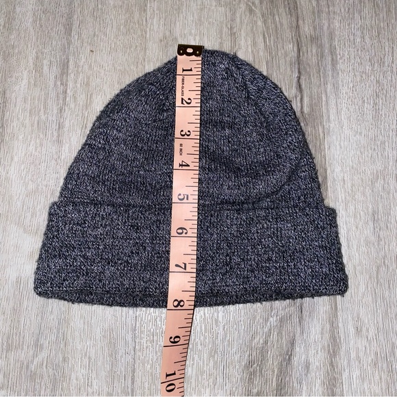 Bundle of two beanies in Gray and Cream - Picture 5 of 8